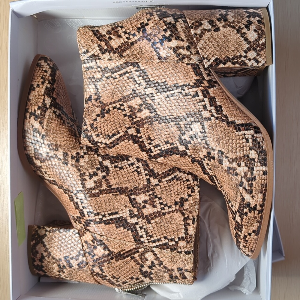 NWT BRAND NEW NEVER WORN Steve Madden Snake print heeled booties - Picture 1 of 5